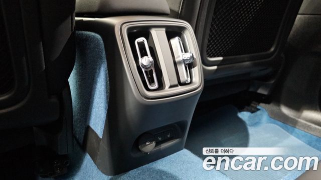 Volvo C40 2024 — photo 28