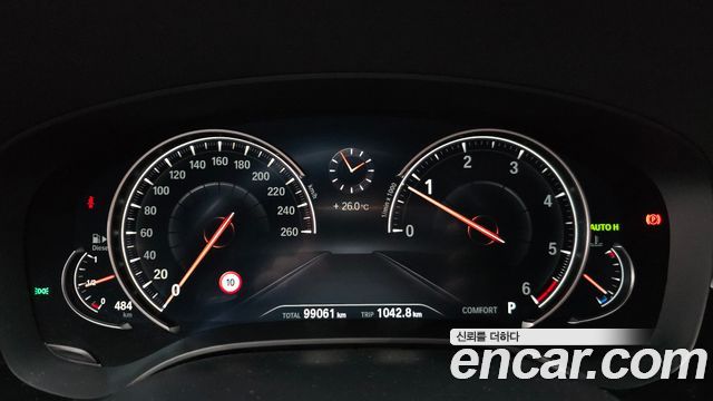 BMW 5-Series 2018 — photo 11