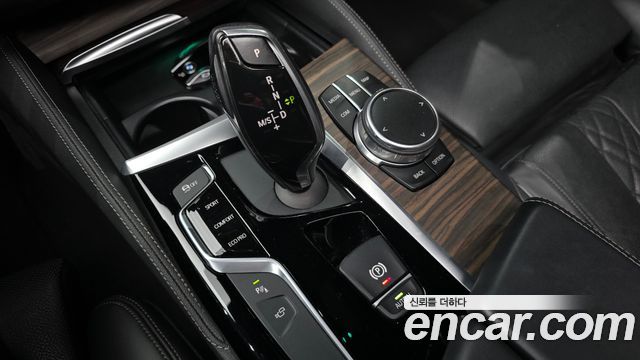 BMW 5-Series 2018 — photo 12