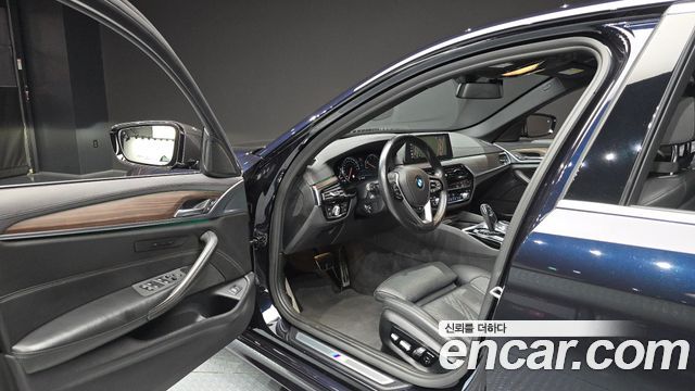 BMW 5-Series 2018 — photo 13