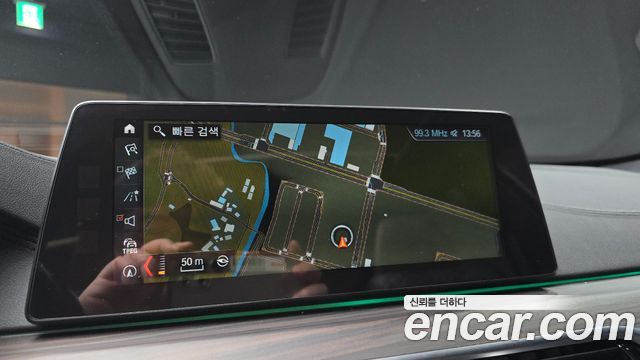 BMW 5-Series 2018 — photo 23
