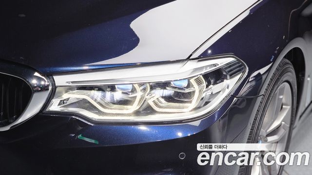 BMW 5-Series 2018 — photo 8