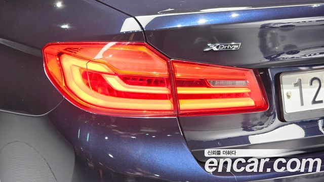 BMW 5-Series 2018 — photo 9