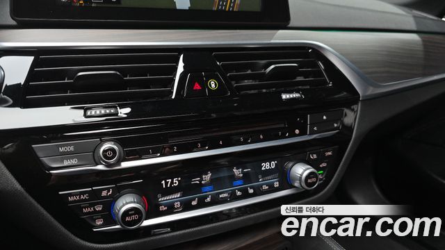 BMW 5-Series 2018 — photo 27