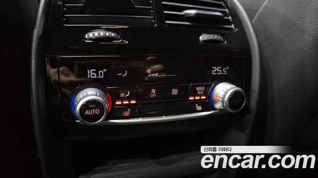 BMW 5-Series 2018 — photo 28
