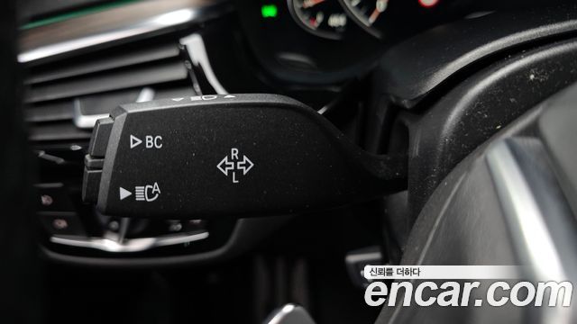 BMW 5-Series 2018 — photo 30