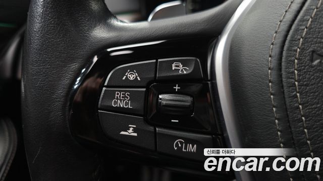BMW 5-Series 2018 — photo 31