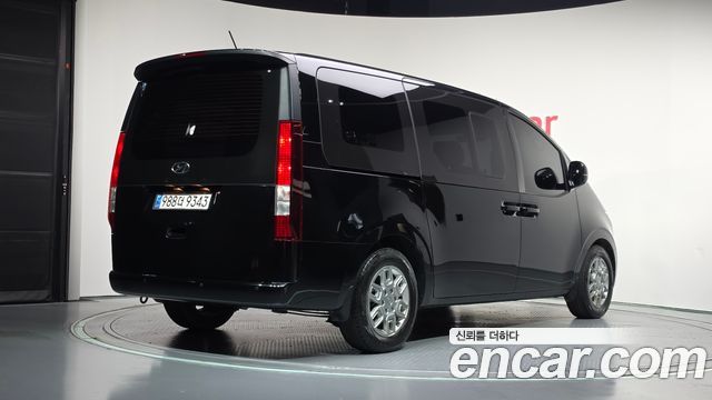 Hyundai Staria 2023 — photo 2