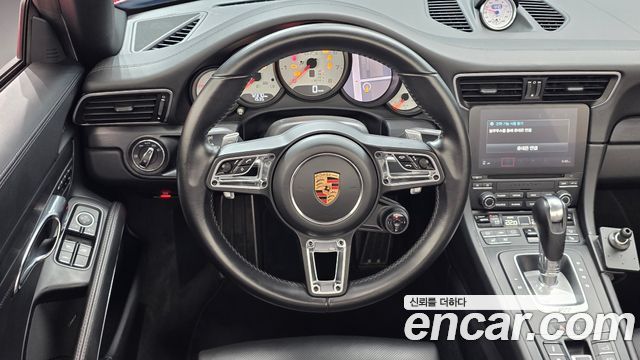 Porsche 911 2018 — photo 19