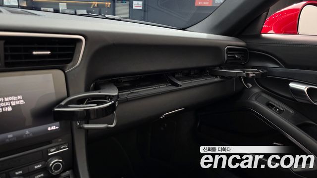 Porsche 911 2018 — photo 30