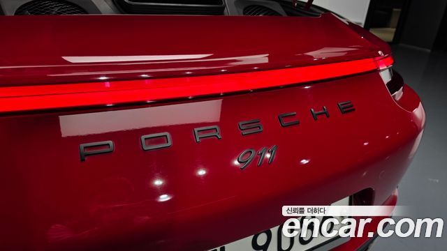 Porsche 911 2018 — photo 33