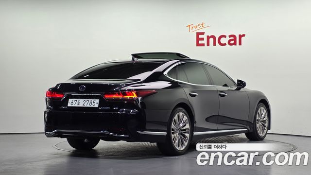 Lexus LS 2018 — photo 2