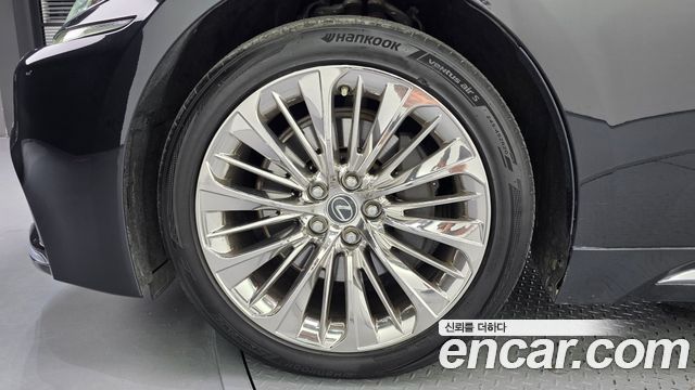Lexus LS 2018 — photo 5
