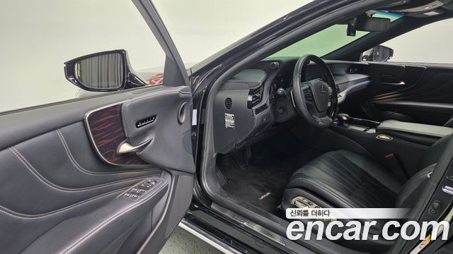 Lexus LS 2018 — photo 12