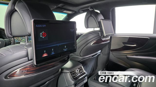 Lexus LS 2018 — photo 16