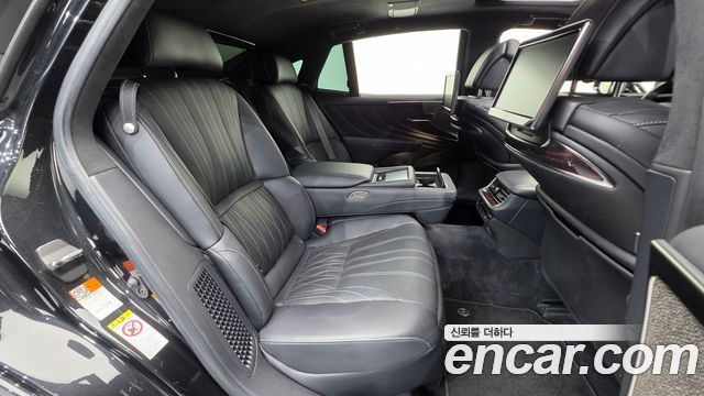 Lexus LS 2018 — photo 19