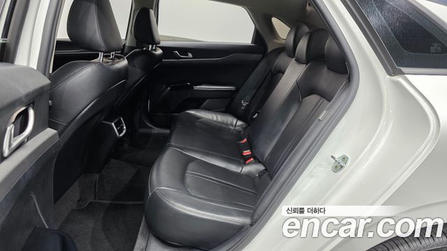 Kia K5 2022 — photo 11