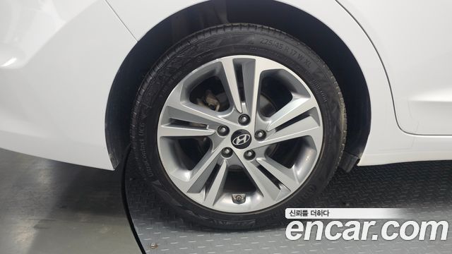 Hyundai AVANTE 2018 — photo 5
