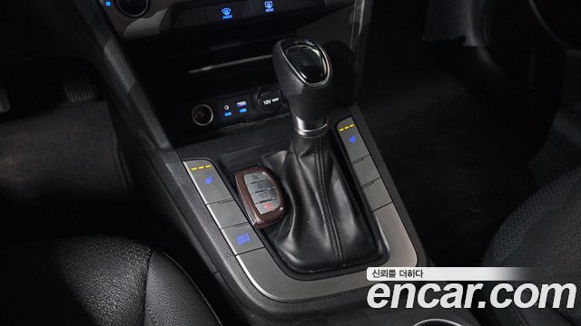 Hyundai AVANTE 2018 — photo 12