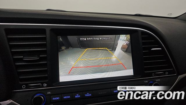 Hyundai AVANTE 2018 — photo 21