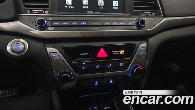 Hyundai AVANTE 2018 — photo 23