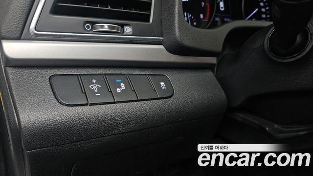 Hyundai AVANTE 2018 — photo 24
