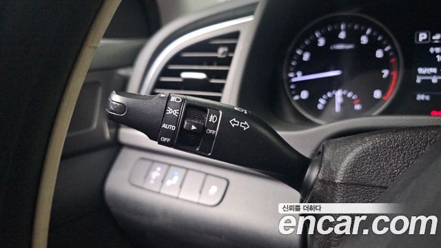 Hyundai AVANTE 2018 — photo 25