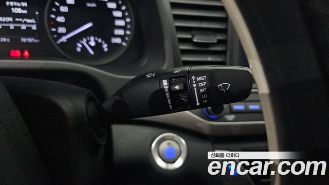 Hyundai AVANTE 2018 — photo 26
