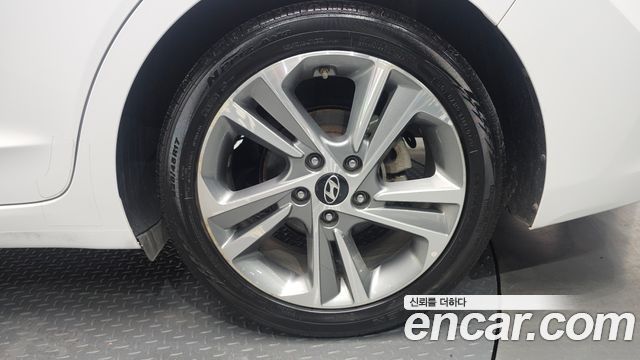 Hyundai AVANTE 2018 — photo 7