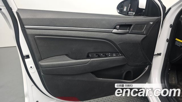 Hyundai AVANTE 2018 — photo 14