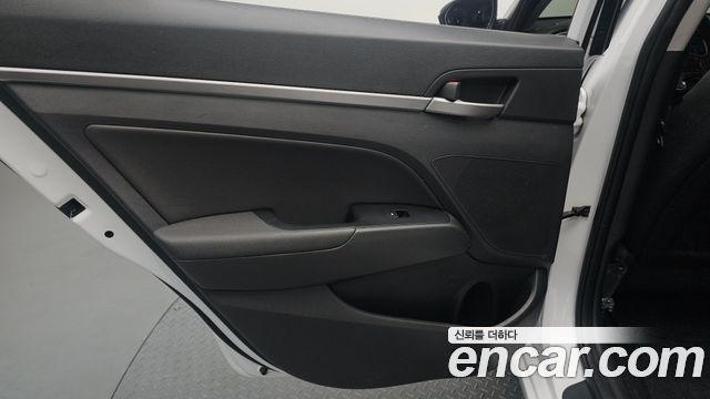 Hyundai AVANTE 2018 — photo 15