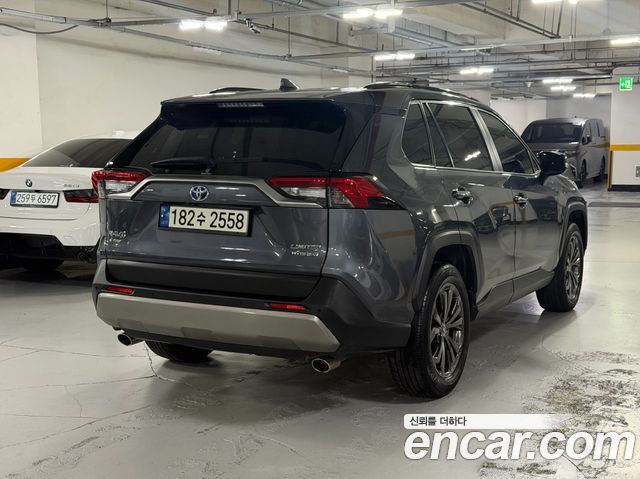 Toyota RAV4 2022 — photo 4