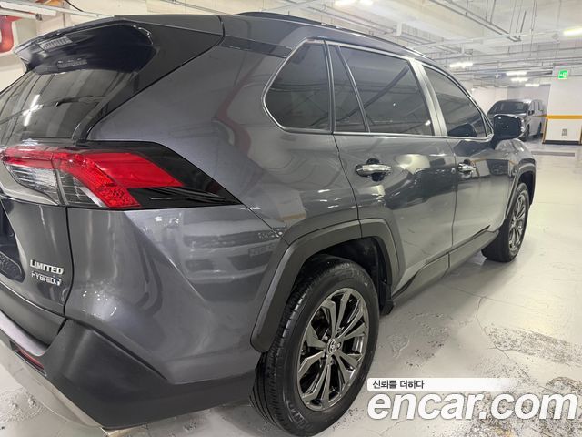 Toyota RAV4 2022 — photo 8