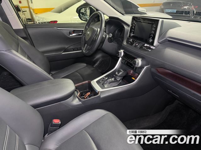 Toyota RAV4 2022 — photo 12