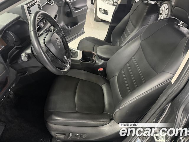 Toyota RAV4 2022 — photo 13