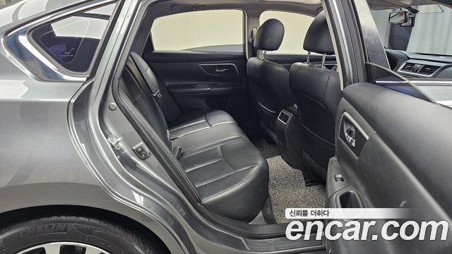 Nissan Altima 2017 — photo 11