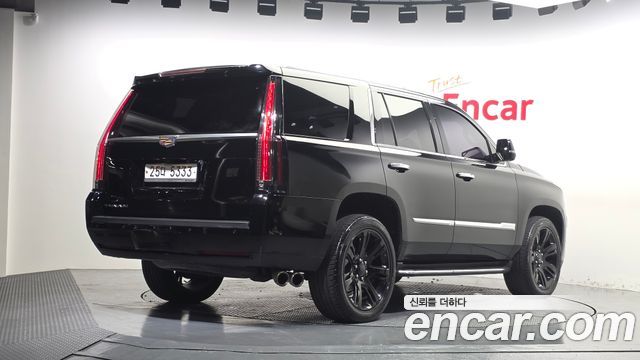 Cadillac Escalade 2017 — photo 2