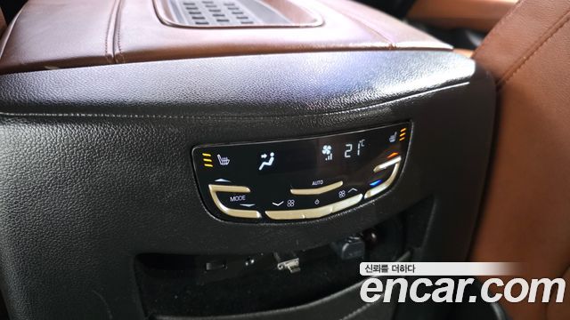 Cadillac Escalade 2017 — photo 16