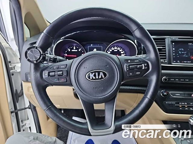 Kia Canival 2017 — photo 9