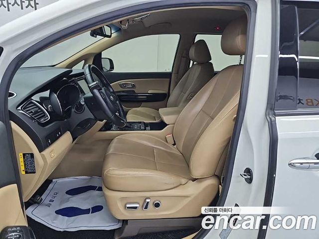 Kia Canival 2017 — photo 11