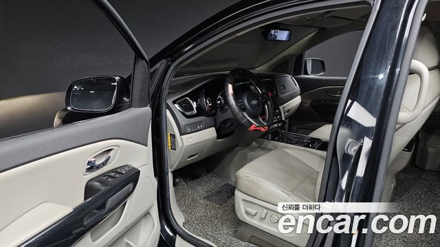 Kia Canival 2016 — photo 10