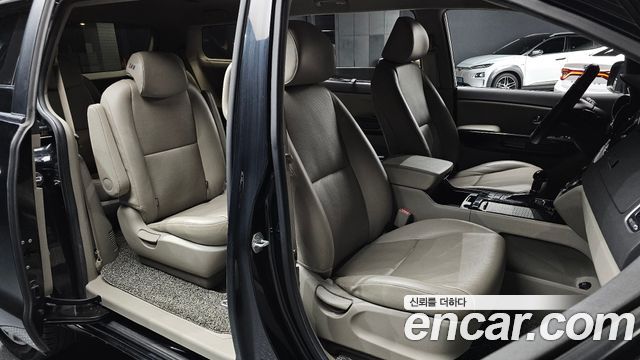 Kia Canival 2016 — photo 11