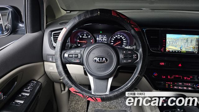 Kia Canival 2016 — photo 12