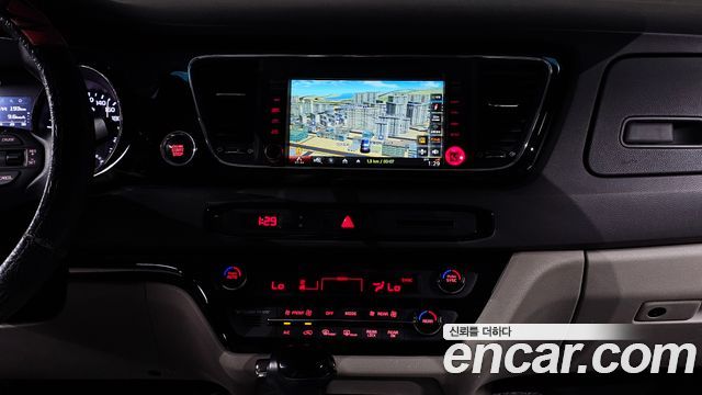 Kia Canival 2016 — photo 14