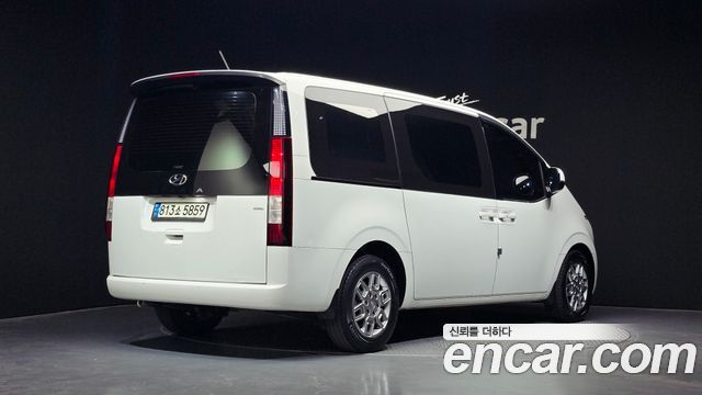 Hyundai Staria 2022 — photo 2