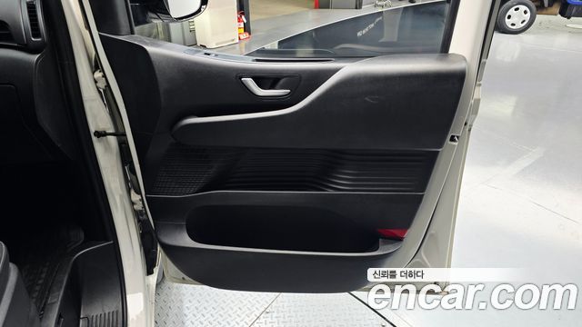 Hyundai Staria 2022 — photo 15