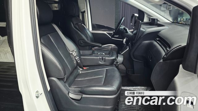 Hyundai Staria 2022 — photo 16