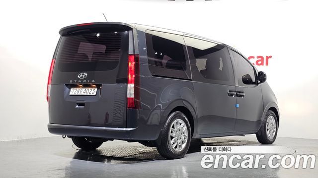 Hyundai Staria 2023 — photo 2