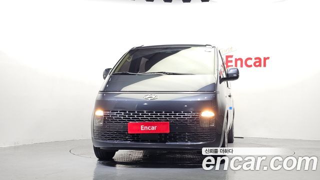 Hyundai Staria 2023 — photo 3