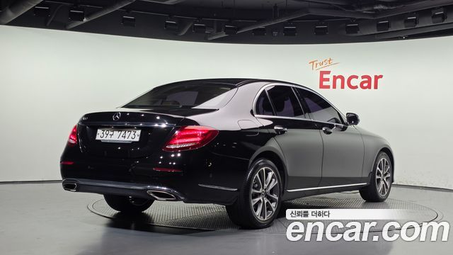 Mercedes-Benz E-Class 2018 — photo 2